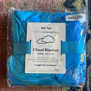 Little sleepies around the world cloud blanket nib